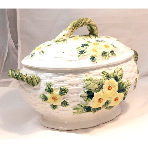 Vintage Floral Basket Ceramic Soup Tureen Daysies marked Japan 13x10x9 - Picture 3 of 7